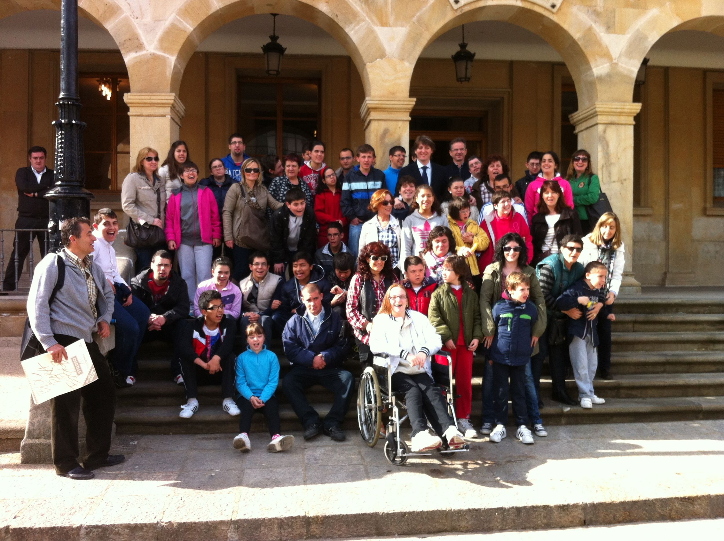 Los alumnos del Colegio Santa Isabel visitan las exposiciones municipales